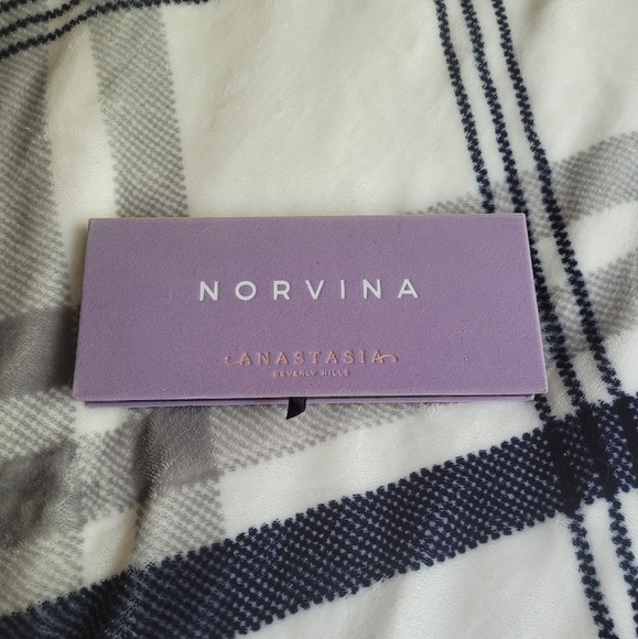 Anastasia Beverly Hills - Norvina Eyeshadow Palett - Picture 2 of 2